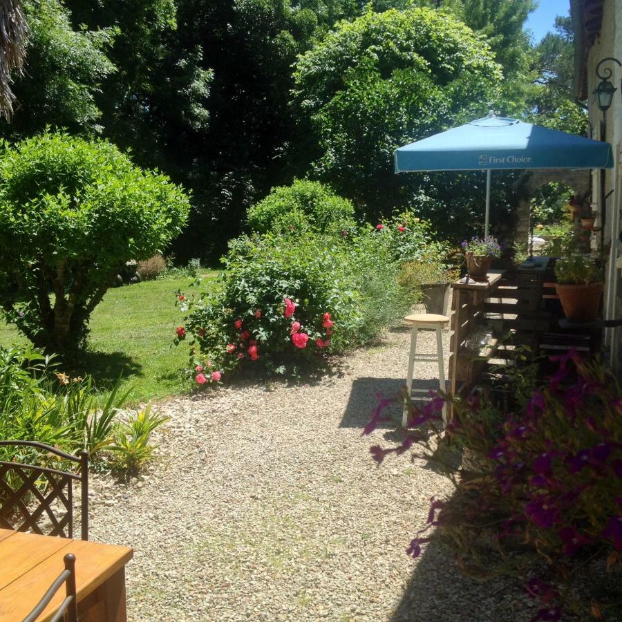 Gite Du Calme 3 Star Bed & Breakfast Cognac Cherac Exterior photo